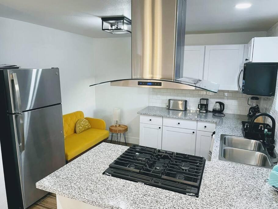 Phoenix Retreat - 2 Bedroom Home With King-Size Bed - 3 Smart Tvs - 10 Min From Airp - Unit A Exteriér fotografie