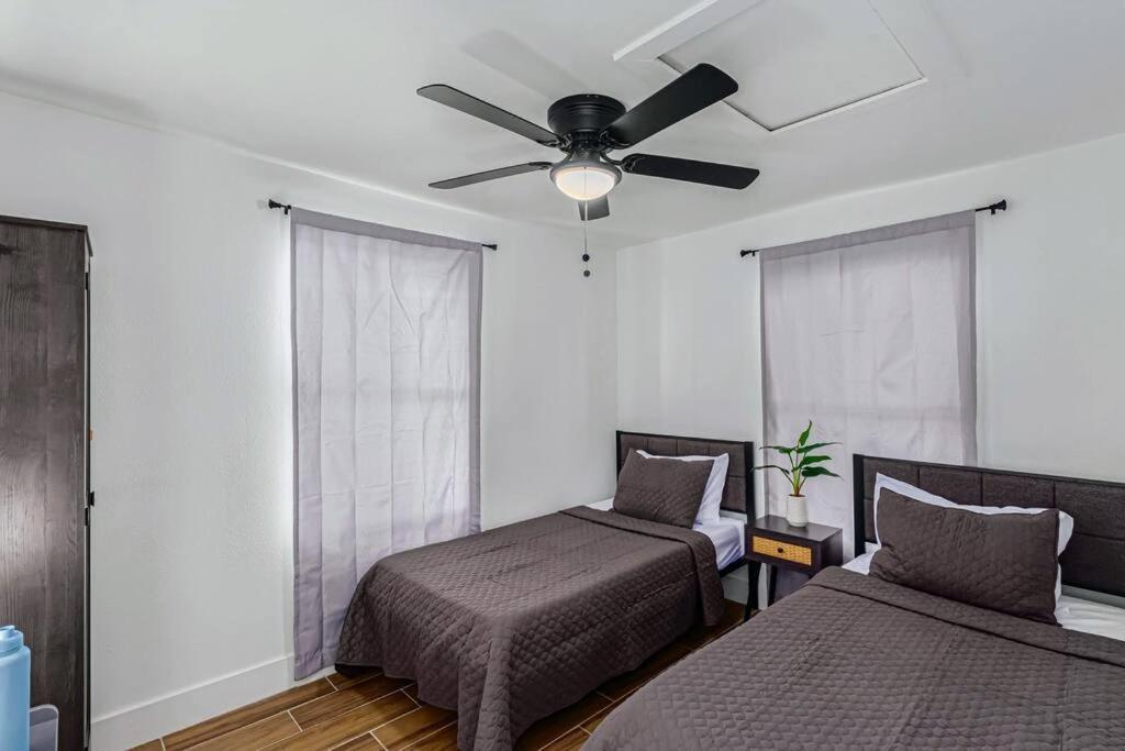 Phoenix Retreat - 2 Bedroom Home With King-Size Bed - 3 Smart Tvs - 10 Min From Airp - Unit A Exteriér fotografie